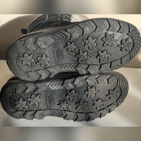 Northface waterproof winter boots - Picture 9 of 11